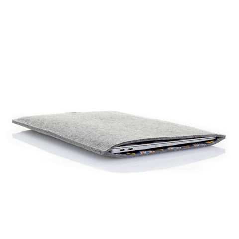 Sleeve til MacBook Air 13 | fremstillet af filt og økologisk bomuld | lysegrå - Bloom | "LET"-model
