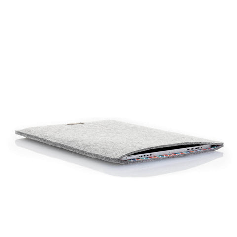 Sleeve til Surface Go 2 | fremstillet af filt og økologisk bomuld | lysegrå - colorful | "LET"-model