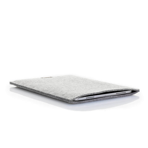 Sleeve til Galaxy Tab S8 Ultra | fremstillet af filt og økologisk bomuld | lysegrå - tracks | "LET"-model