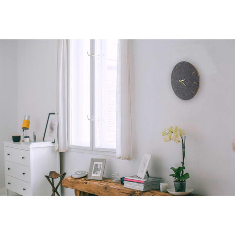 Vægur lavet af filt og kork 30 cm | antracit - guld | Design: København