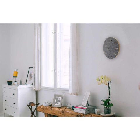 Vægur lavet af filt og kork 30 cm | antracit - sort | Design: København