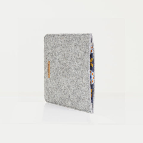 Skræddersyet eReader-cover | fremstillet af filt og økologisk bomuld | lysegrå - bloom | "LET"-model