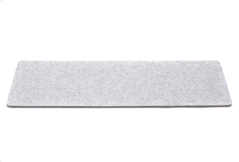 Skrivebordsunderlag af filt og kork | 20x50cm | lysegrå